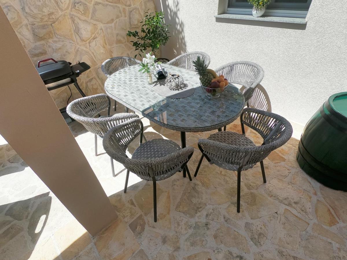 Apartment Stela - Private Terrace & Parking Zadar Luaran gambar